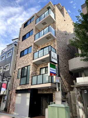 【外観】 | フランボワーズガーデン中野 | 鉄筋コンクリート造のがっちりとした建物。
