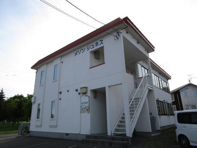 メゾンジュネスの駐車場