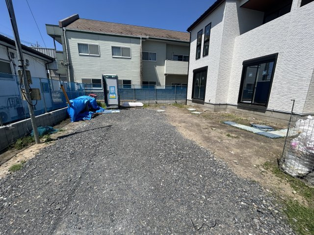 新築　前橋市日吉町4丁目　1号棟の駐車場|現地写真　駐車スペースは建物南側に並列2台分可能です！