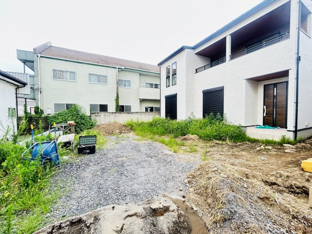 新築　前橋市日吉町4丁目　1号棟の駐車場|現地写真　駐車スペースは建物南側に並列2台分可能です！