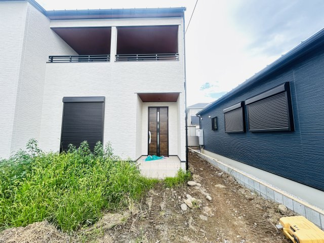 新築　前橋市日吉町4丁目　1号棟の外観パース|現地写真　ポストと一体型のTVモニターホンでセキュリティ安心！嬉しい宅配ボックス付き♪