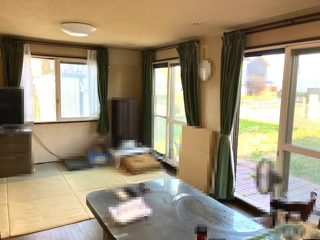 高島市今津町浜分中古戸建の居間・リビング