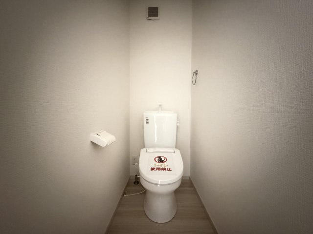 アーバンスタイル前橋下新田町1期　3号棟のトイレ|2階トイレです。清潔感のある白を基調としています。