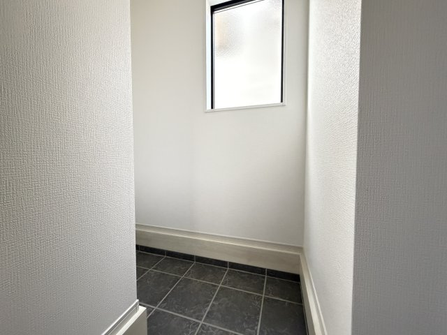 アーバンスタイル前橋下新田町1期　3号棟の玄関|シューズインクローク完備！ベビーカーも収納できます！