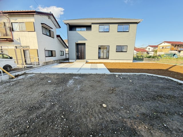 アーバンスタイル前橋下新田町1期　3号棟の駐車場|駐車場も広々しています。4台以上駐車可能です。