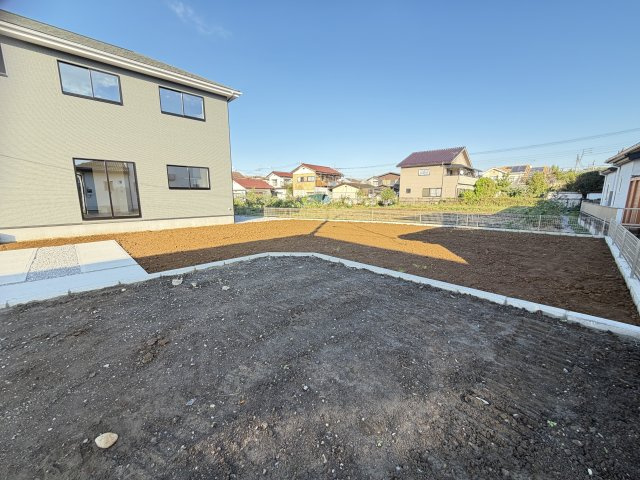 アーバンスタイル前橋下新田町1期　3号棟の庭|広々した南庭付きです。家庭菜園やガーデニング等楽しめる広さがあります。