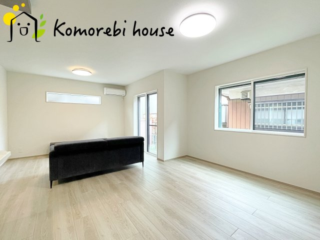 上尾市浅間台　新築一戸建て　タマタウン　02の居間・リビング|おしゃれなリビングです