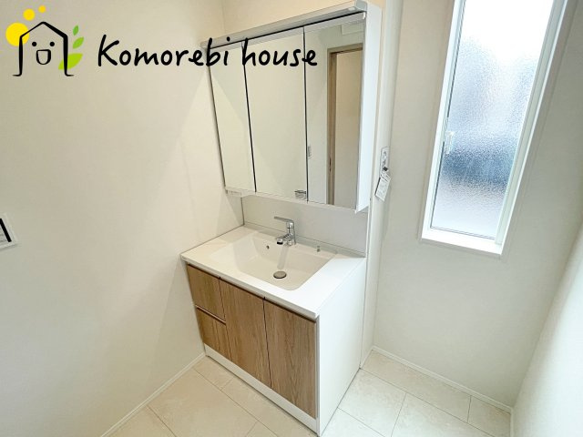 上尾市浅間台　新築一戸建て　タマタウン　02の独立洗面台|独立洗面化粧台付き