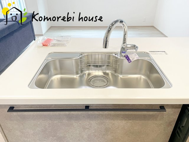 上尾市浅間台　新築一戸建て　タマタウン　02のキッチン|コンパクトなキッチンで掃除もラクラク