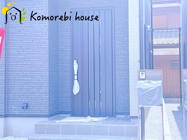 上尾市浅間台　新築一戸建て　タマタウン　02の玄関|収納もある玄関です