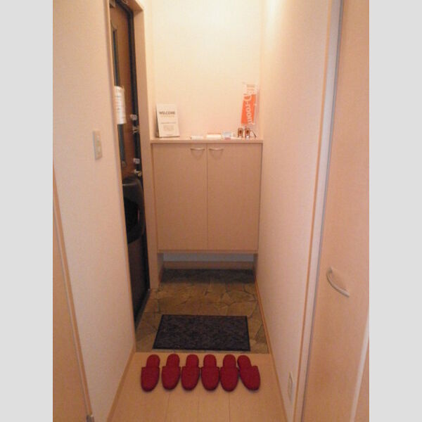 パルコートサン C棟の玄関