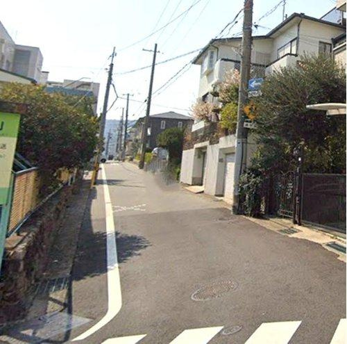 中央区中島通2丁目　中古戸建の前面道路含む現地写真|前面道路は歩道も整備され、小さなお子様にも安心