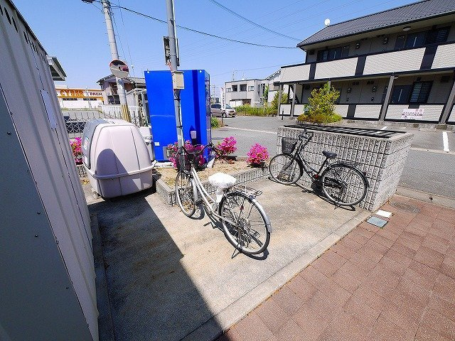 レオパレス冨田Ⅲのその他共用部分|自転車置き場あります