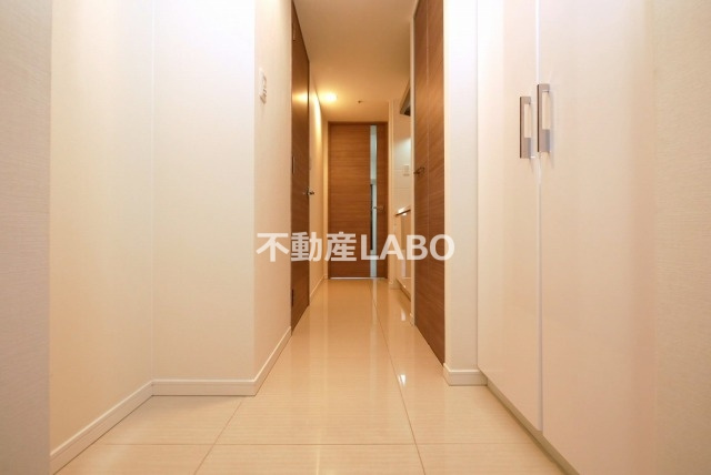 S-RESIDENCE難波Brillerの玄関