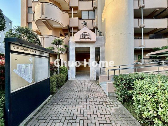 すまいる亀有7号棟のエントランス|【エントランス】マンションのエントランスは、その物件の印象を決める、顔とも言える場所です。毎日通る場所ですからきれいなのが一番です。