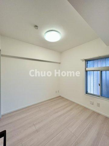 すまいる亀有7号棟の子供部屋|【子供部屋】お子様を持つ家庭の約6割が「家族や子どものため」に購入を希望。入学後の転校を避け、広い空間でのびのび育てたいなどの親心が、家探しのきっかけになっているようです。