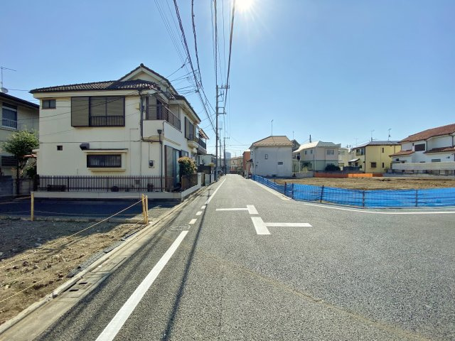 練馬区西大泉1丁目 限定1棟の前面道路含む現地写真|南西側約5.5ｍ公道
広々とした道路で開放的です
陽当り・風通し良好
間口も広々8.4ｍです