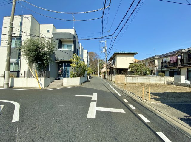練馬区西大泉1丁目 限定1棟の前面道路含む現地写真|お車の運転や駐車も安心の立地
車の往来も少なくお子様にも安心です