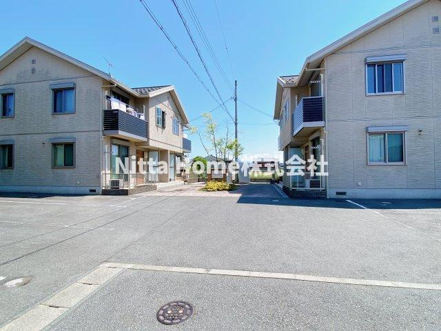 ローザ　レガーロの駐車場|敷地内に駐車場も完備★