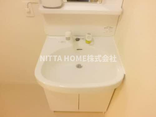 ローザ　レガーロの洗面所|独立洗面台も付いています＊