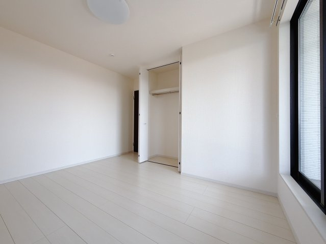 【中古戸建】伊勢崎市境保泉の洋室|■2階洋室｜2階各居室には収納をご用意しています♪常にお部屋を綺麗に保てます！小さなお子様も自然とお片付けができるようになるのでうれしいですよね！