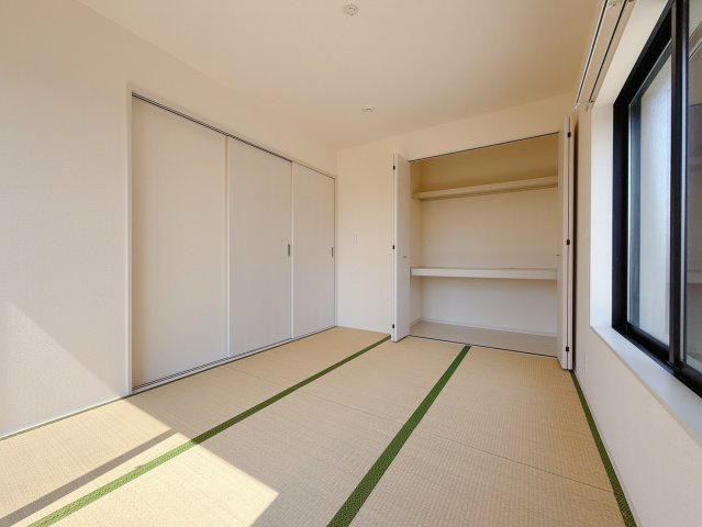 【中古戸建】伊勢崎市境保泉の和室|■1階和室｜和室でしか味わえない畳ならではの香りや素材で和のやすらぎを感じてください♪休日はお子様とお昼寝するのにも最適です！