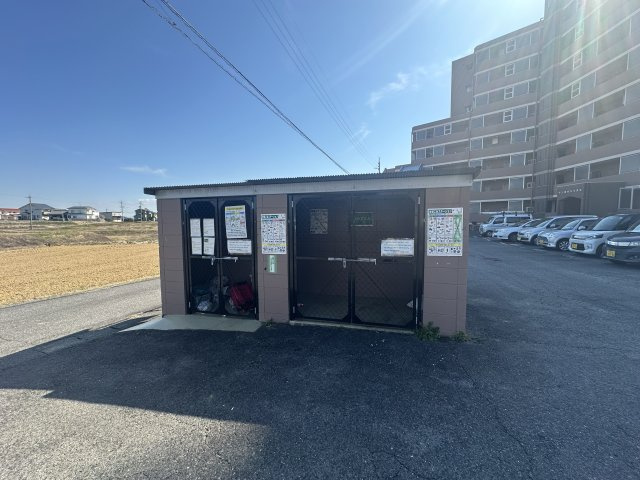 サンヨウハイネスの駐車場