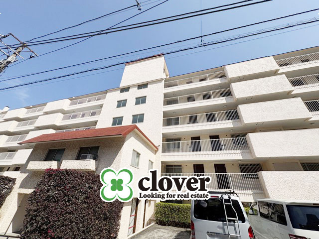 【外観】 | 大久保ハウス | 手入れの行き届いた外壁やエントランスなど、「見ればわかる」レベルで清潔感を保ったマンションです。築年数を感じさせない姿で皆様をお出迎えします。～即日のご見学可能～　お問合せはお気軽にどうぞ。