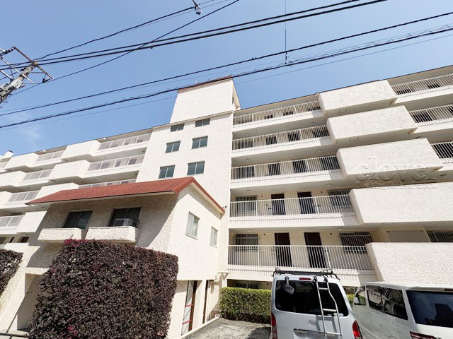 【外観】 | 大久保ハウス | 手入れの行き届いた外壁やエントランスなど、「見ればわかる」レベルで清潔感を保ったマンションです。築年数を感じさせない姿で皆様をお出迎えします。～即日のご見学可能～　お問合せはお気軽にどうぞ。