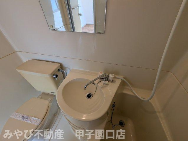レジデンシア甲子園口の洗面所
