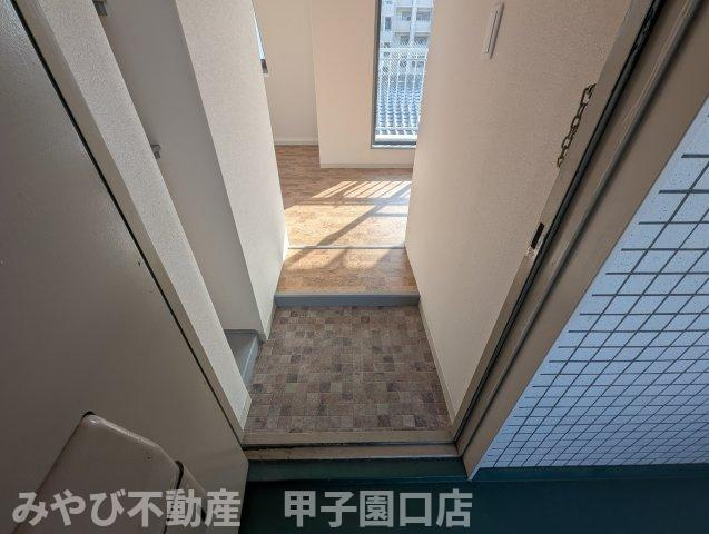 レジデンシア甲子園口の玄関