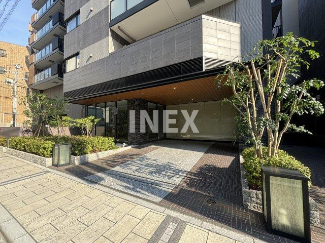 横浜市神奈川区青木町の賃貸マンションのエントランス