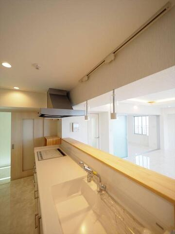 【LDK22帖】高知市九反田　中古マンションのキッチン|会話が弾む対面式のオープンキッチン
