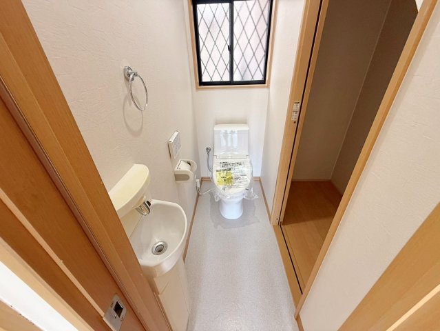 和泉市箕形町5丁目　中古戸建のトイレ