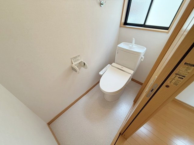 和泉市箕形町5丁目　中古戸建のトイレ