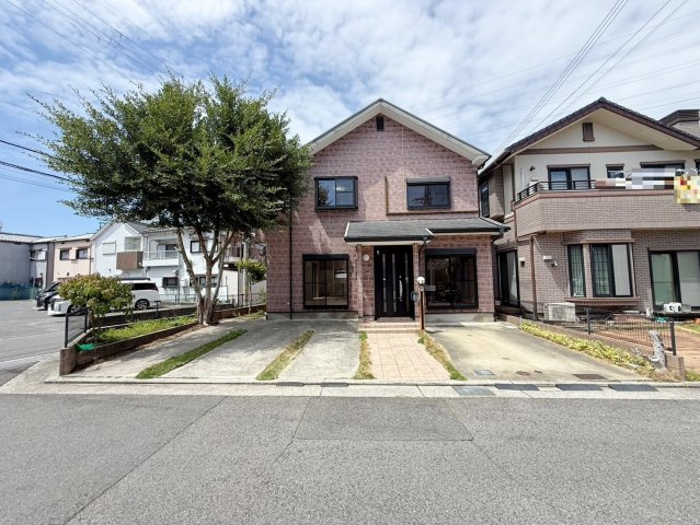 和泉市箕形町5丁目　中古戸建の前面道路含む現地写真