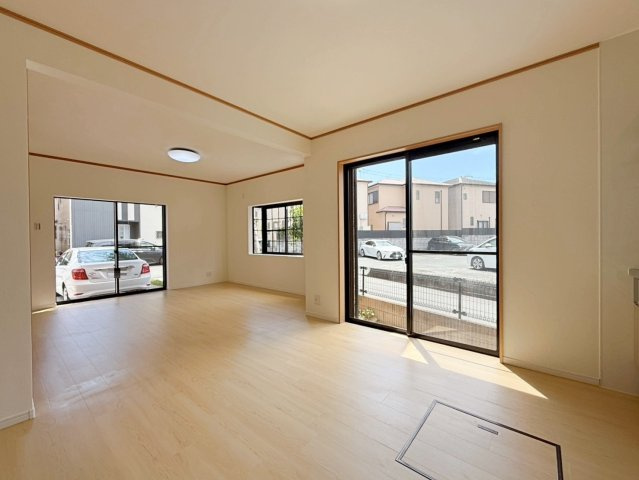 和泉市箕形町5丁目　中古戸建の居間・リビング