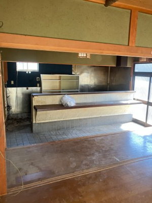 【洋室】 | 店舗・住宅の独立玄関仕様　5DKの間取り～千葉県野田市次木～ | 居宅内から店舗スペースを確認できる間取り構成