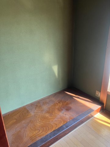 【洋室】 | 店舗・住宅の独立玄関仕様　5DKの間取り～千葉県野田市次木～ | 板の間スペース。家具の配置などに活用できます