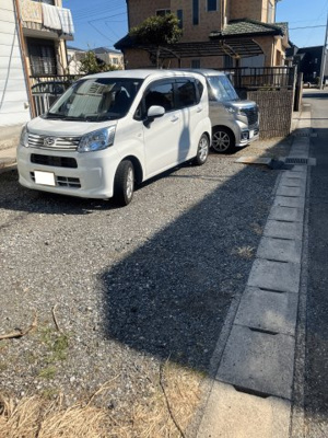 【駐車場】 | 店舗・住宅の独立玄関仕様　5DKの間取り～千葉県野田市次木～ | 敷地内に駐車スペースを確保。前面道路へ直結しています