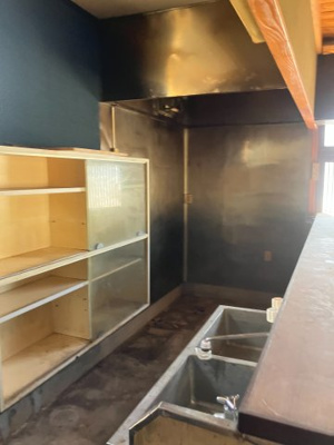 【内装】 | 店舗・住宅の独立玄関仕様　5DKの間取り～千葉県野田市次木～ | 店舗内に設置されたシンク。カウンター横に配置されています