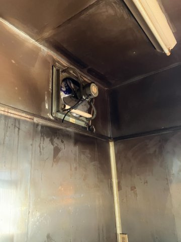 【内装】 | 店舗・住宅の独立玄関仕様　5DKの間取り～千葉県野田市次木～ | 店舗天井部分に設置された換気扇