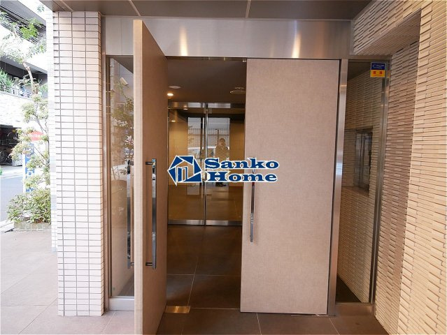 フェルクルール上野駅前のエントランス