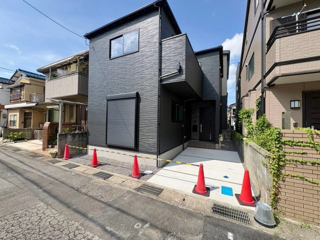 草津市上笠4丁目　新築戸建ての前面道路含む現地写真