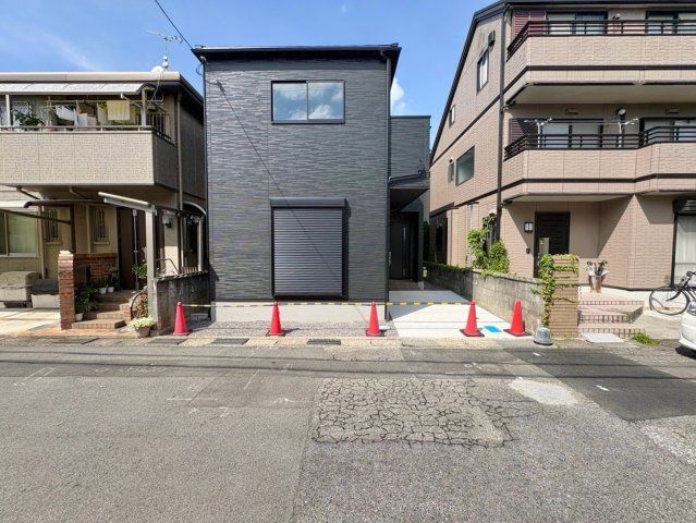 草津市上笠4丁目　新築戸建ての前面道路含む現地写真