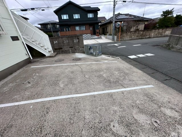 神栖市一棟アパートの駐車場