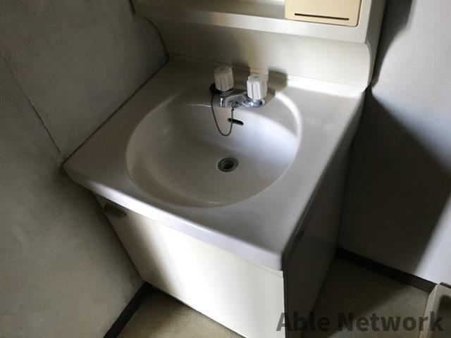 ブランドール木滝Aの洗面所|独立洗面台、洗濯機置き場もあります！
