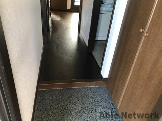 ブランドール木滝Aの玄関