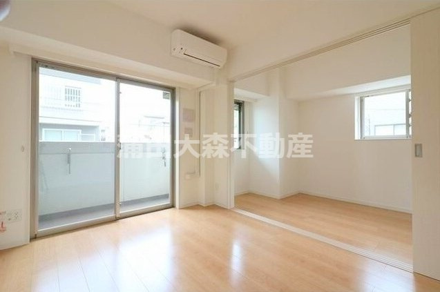 CHARMANT LUMIEREシャルマンリュミエールの居間・リビング|LDK8帖　カウンターキッチンのリビングダイニングキッチン