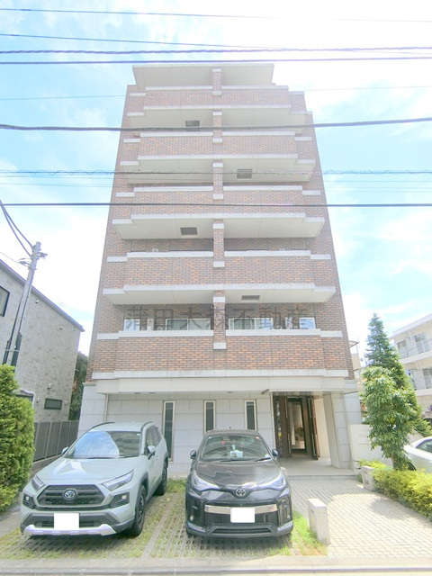 CHARMANT LUMIEREシャルマンリュミエールの外観|2013年3月築　RC鉄筋コンクリート造地上6階建て総戸数21戸
東京都大田区中央3丁目　京浜東北線蒲田駅徒歩19分、京急本線大森町駅徒歩18分